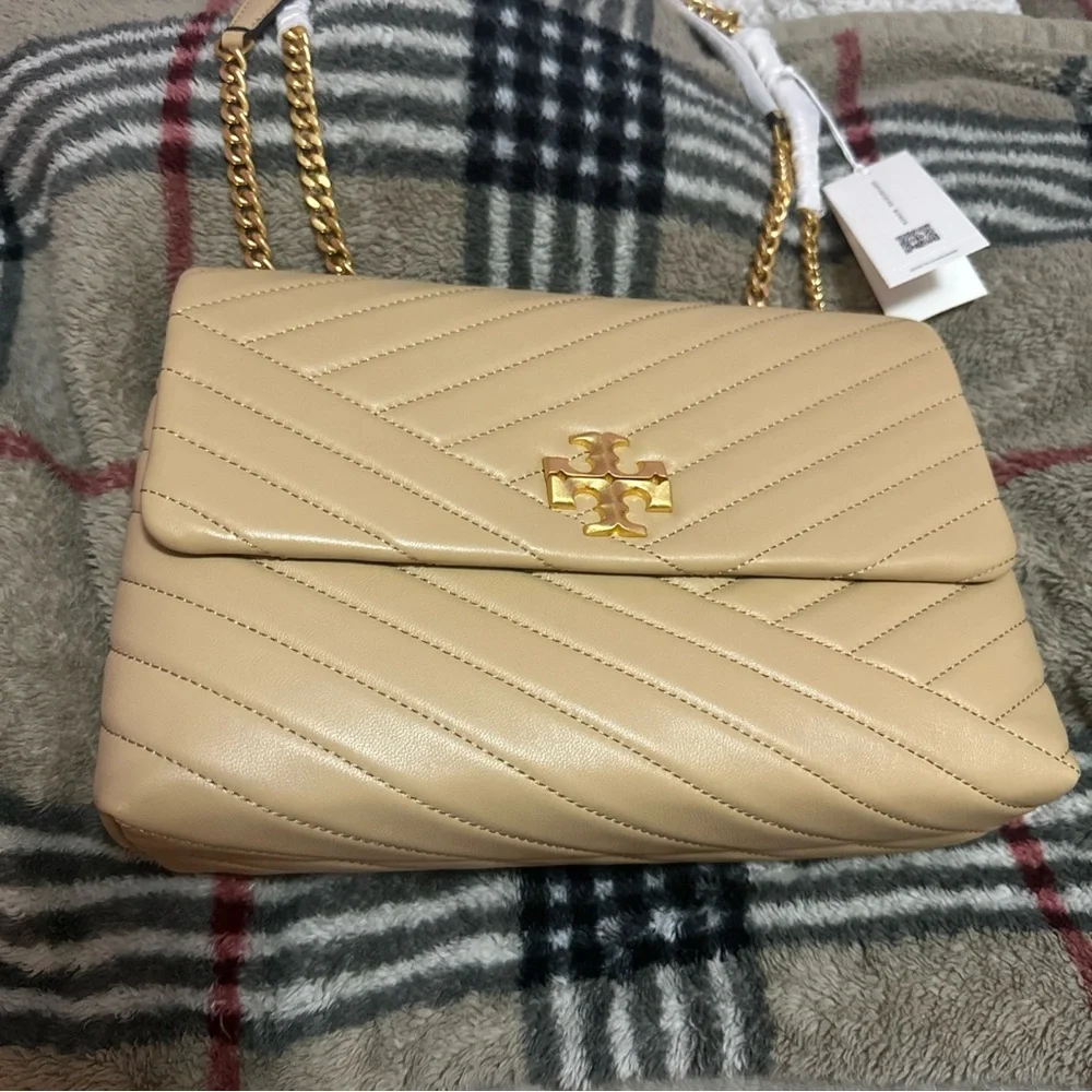Tory Burch in the color desert dune 
Style Kira chevron convertible shoulder bag - Picture 2 of 12